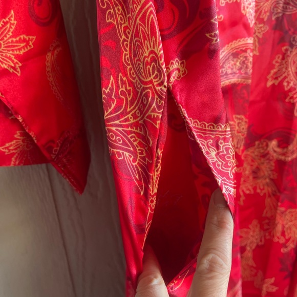 Morgan Taylor robe - Picture 4 of 6